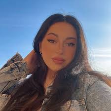 Daisy Parker's Instagram, Twitter & Facebook