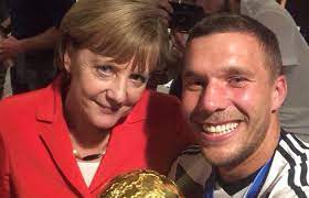 Juni 1985 als łukasz podolski in gliwice, polen, deutsch gleiwitz) ist ein deutscher fußballprofi polnischer herkunft. Podolski Pierwszy Polak Mistrzem Swiata W Pilce Noznej Gdyby Podolski Nie Wyjechal Z Polski Polityka Pl