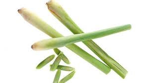 Serai mengandung berbagai vitamin seperti vitamin a, vitamin c, folat dan niasin. 10 Manfaat Luar Biasa Daun Serai Dari Hilangkan Bau Badan Hingga Redakan Gangguan Pernapasan Tribun Batam