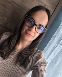 Sziasztok! 🙂 Tóth Henrietta vagyok, a ZOE Studio legújabb tagja, és  hatalmas öröm számomra, hogy egy ilyen fantasztikus csapathoz  csatlakozhattam! Szeretettel várlak benneteket Speedfitness edzésre, hogy  együtt lendüljünk formába a nyárra!💪 Az