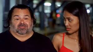 While ed's quirky mannerisms have made him an internet sensation, some of his behaviors have attracted the ire of viewers who disapprove of his criticisms about rosemarie's hygiene and appearance. 90 Day Fiance Fans Creeping Out With Rose And Big Ed After Disgusted Massage