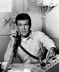 On this day December 18, 1932 actor Roger Smith was born (died June 4,  2017). He starred in the television detective series 77 Sunset Strip and in  the comedy series Mister Roberts.