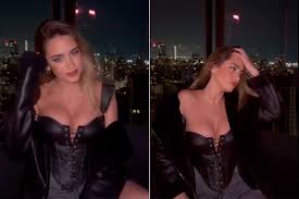 Sabrina Cortez lució corset de cuero mega escotado | Elonce.com