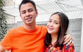 Nagita slavina dan raffi ahmad ulang tahun di hari yang sama, yaitu, minggu (17/2/2019). Alasan Nagita Slavina Tak Pakai Nama Belakang Raffi Ahmad