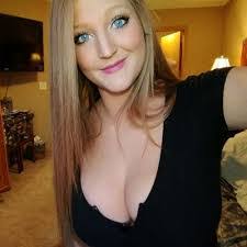 Sandra Packer's Instagram, Twitter & Facebook