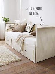 Se hai scelto un arredamento vintage rinunciando allo stile moderno perché hai nostalgia del vecchi mobili e di questo stile, da noi troverai il comodino per arredare con stile la tua camera da letto senza rinunciare alla praticità e ad un materiale robusto e duraturo nel tempo. Camera Con Divano Letto