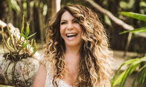 Elba ramalho (born on august 17, 1951 in conceição de piancó, paraíba, brazil) is a brazilian singer, songwriter, performer, poet and actress. Elba Ramalho Grava Album Em Que Pega Maca Do Rosto De Djavan E Celebra Moraes Moreira Blog Do Mauro Ferreira G1