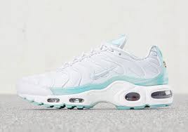 The swoosh continues to retool one of its most unique shoes. Nike Air Max Plus Women S Exclusives August 2017 Sneakernews Com