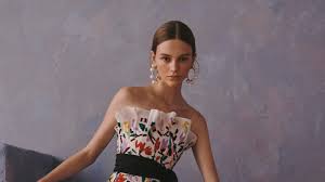 Al seleccionar una de las sugerencias, podrás ver los resultados en ropa de hombre.al seleccionar una de las sugerencias. Carolina Herrera Apropiacion Cultural U Homenaje The New York Times