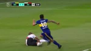 Julio buffarini envió un pase a cristian medina, que no dudo y tiro un centro dentro del área que fue aprovechado por carlos tevéz. D3ecxksi87yqsm