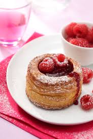 Puits D Amour A La Confiture De Framboises Et Sucre Glace Alimentation Confiture De Framboise Framboise