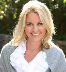 Lisa Welch's Instagram, Twitter & Facebook