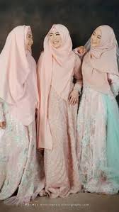 Wolipopsenin, 19 mar 2018 18:37 wib. Inspirasi Baju Bridesmaid Syar I Ala Oki Setiana Dewi Hingga Zaskia Sungkar