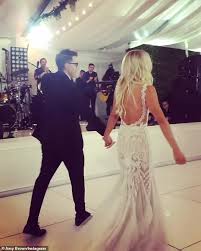 View all tutorials on duduf.training. Bobby Bones Von American Idol Heiratet Caitlin Parker Nach Einer Neunmonatigen Verlobung In Ihrem Haus In Tn Aktuelle Boulevard Nachrichten Und Fotogalerien Zu Stars Sternchen