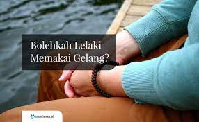 Berkenaan perhiasan dengan memakai rantai atau gelang kaki bagi perempuan, allah swt melarang perempuan menghentakkan kaki supaya gelang kaki itu berbunyi dan bertujuan menarik perhatian lelaki, firman allah swt: Hukum Memakai Gelang Bolehkah Laki Laki Memakai Gelang