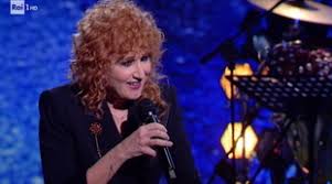 Ad accompagnare lo scatto due semplici parole: Fiorella Mannoia E Carlo Di Francesco Si Sono Sposati All Altare Ci Sono Andati Vestiti Cosi Libero Quotidiano