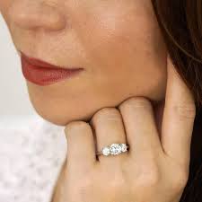 De Beers Three Stone Diamond Platinum Ring 1stdibs Com Three Stone Engagement Rings Vintage Engagement Rings Gold Diamond Wedding Band