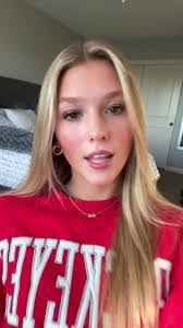 Elise Langley's Instagram, Twitter & Facebook