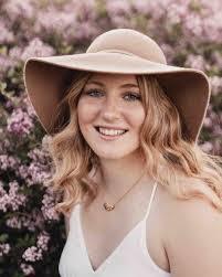 Sara Mcgovern's Instagram, Twitter & Facebook