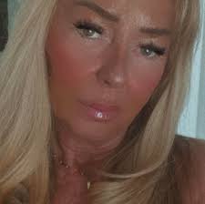 Anyone recommend anyone that could Do a set of eye lashes Friday afternoon  thanks