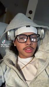 Bellezza e stile: ragazzi di pelle chiara