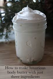 How To Make Luxurious Body Butter With Just Three Ingredients Beurre Fait Maison Pour Le Corps Beurre De Cacao Produits De Beaute Faits Maison