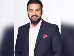 So says raj kundra, descending the staircase in his rs . J55lbll Oyujcm