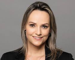 Débora Brum discute comunicação humana e assertiva em curso no Instituto  Ling