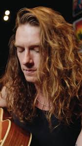 ‘All That’s In My Head’ has been out for a month today! Here’s Jim and Cam  playing a stripped back version of ‘Gas Craic’. Keen to sing this one with  y’all