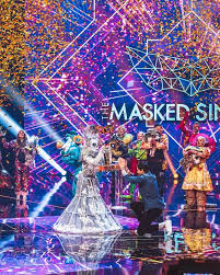 Sängerin sarah lombardi ist das skelett. Sarah Lombardi Gewinnt Bei The Masked Singer