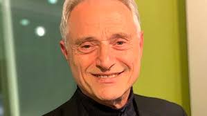 Amedeo Minghi canta l'amore tra John Lennon e Yoko Ono: "Non uscì dai  Beatles per lei"