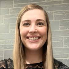 What are some good resorts or condos in Wailea, Maui with nice pools close  to the ocean?