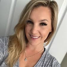 Stephanie Coelho's Instagram, Twitter & Facebook