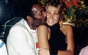 Maria da graça xuxa meneghel (portuguese pronunciation: Xuxa Relembra Namoro Com Pele E Afirma Eu Era Traida De Cabo A Rabo Lance