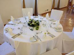 20 Neu Runder Tisch Deko Runder Tisch Stuhlbezuge Runde Tische Hochzeit