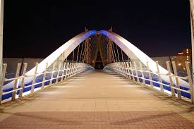 It was designed by gifford (now part of the ramboll group) and wilkinson eyre. Salford Quays Lift Bridge Mapio Net