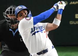 ドジャース ロハスのバックにつけられた日枝神社のお守り 父の死去を受け日本からユリの花束も ファンの思いあふれる