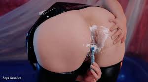 Kinky Girl Playing With Her Butt and Shave AssHole - XNXX.COM