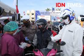 Pertama Di Lampung Polresta Gelar Rapid Test Drive Thru Gratis