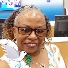 🍸 Grapefruit Cosmo vs. 🍹 Pineapple Mezcal. Which one are you ordering  first?