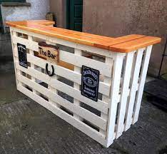 bar en palette bois 16 photos conseils et astuces pour bien le fabriquer pallet bar diy recycled pallet furniture wooden pallet projects