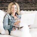 Jennifer Packwood's Instagram, Twitter & Facebook