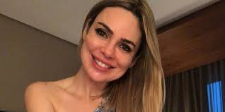 Este é meu espaço livre, onde opino, curto, descurto, bloqueio e posto o que me der na telha: Rachel Sheherazade Joga Silvio Santos Na Justica E Exige R 30 Milhoes