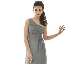 Abito da sposa con gonna drappeggiata dalle sfumature bianco/grige. Abiti Per Le Damigelle D Onore 2016 In Grigio Per Un Matrimonio Invernale Letteraf