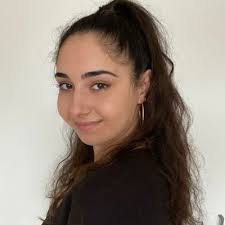 Ellie Baxter's Instagram, Twitter & Facebook