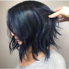 Se avete i capelli scuri potrete dare dei riflessi blu, rendendo luminosa ed elegante la vostra. Oceanic Brunette Hair Il Trend Colore Per Capelli Castano Blu Foto Stylosophy