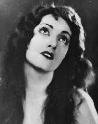 Eve Southern's Instagram, Twitter & Facebook