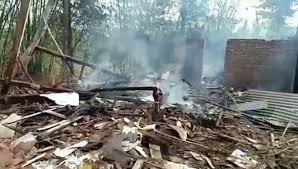 Ini berdasarkan permintaan pasar yang menginginkan adanya rumah makan yang representative di kabupaten bondowoso. Ditinggal Ke Ladang Rumah Di Karanganyar Bondowoso Dilalap Si Jago Merah Times Indonesia