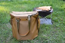 座れるトートバッグ chairbag で薪を運び 焚き火を囲む トートバッグ 焚き火 丈夫