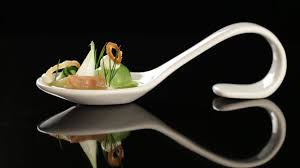 The Taste Raucheraal Mit Gurkenperlensalat Lauchol Fruhlingszwiebeln Und Frischkase Rezept Fruhlingszwiebeln Gurke Geraucherter Aal